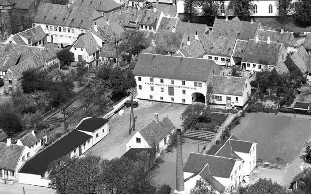 hotelImage