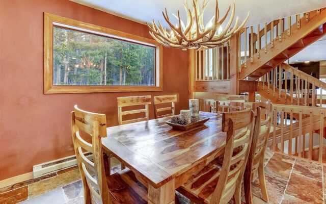 Snowy River 4 Bedroom Home by RedAwning