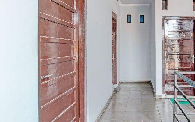 OYO 93209 Guest House Cemara 3