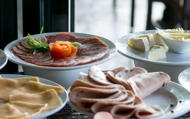 Отель DoubleTree by Hilton Rotterdam Centre