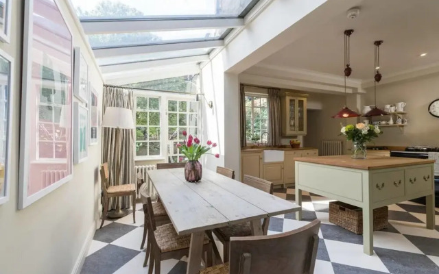 Exclusive 4 bed House With Garden in Notting Hill