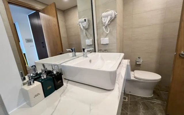 Stunning Ocean View Apartment in FLC Sea Tower
