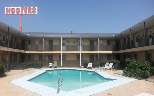 Executive Inn & Suites