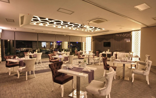 Demonti Otel