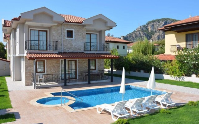 Stunning 4-bed Villa Konak Private & Pool