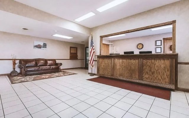 Sky-Palace Inn and Suites McCooK