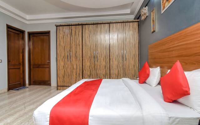 OYO 18254 Glorious Stayz