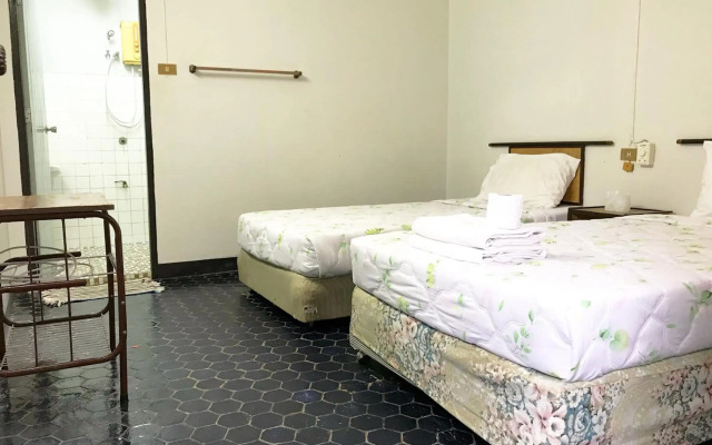 Chomdoi House Hotel (SHA Extra Plus)