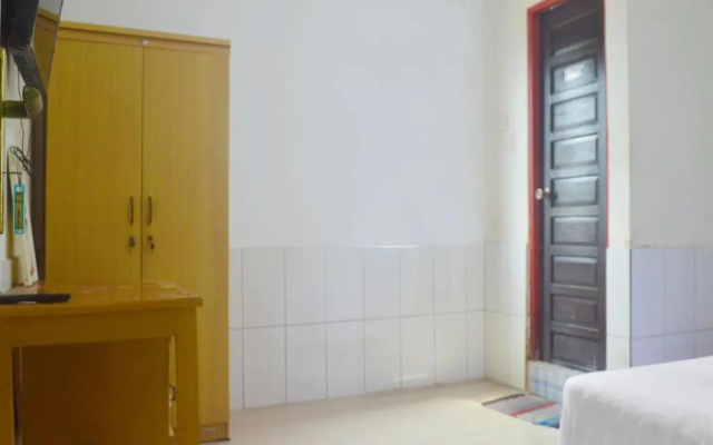 SPOT ON 91623 Pj Guest House Syariah
