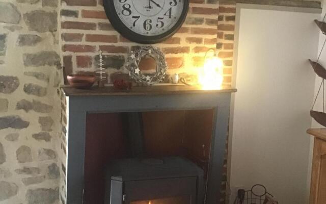 Gîte Sainte-Suzanne-et-Chammes, 4 pièces, 6 personnes - FR-1-600-151