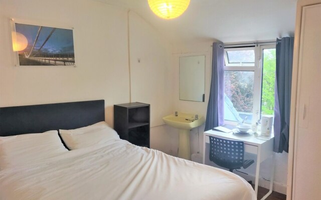 Westbourne Place Rooms - by Clifton Short Lets"