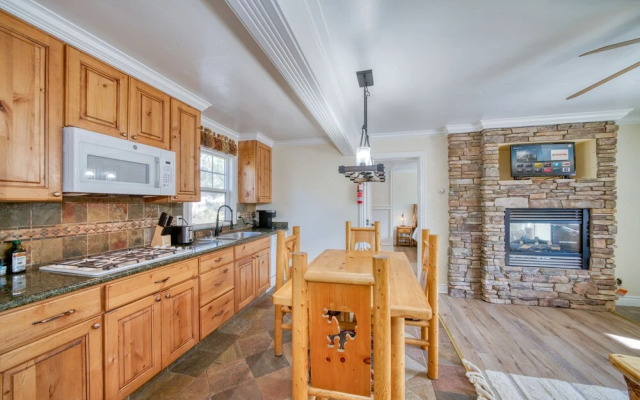 The Moose and Maple Lodge