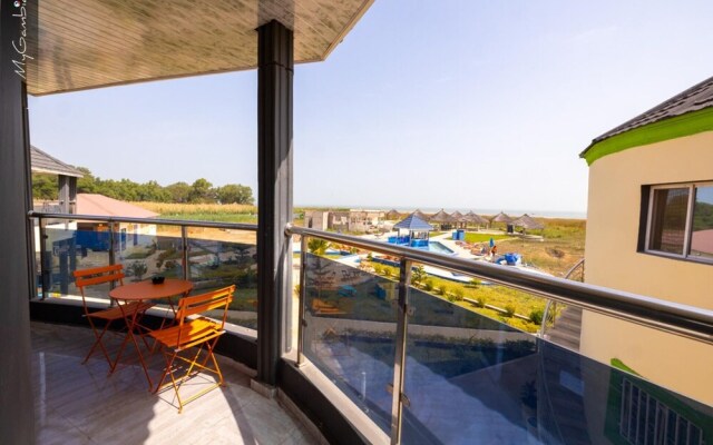 Lovely 13-bed Complex on Cape Point Beach, Bakau