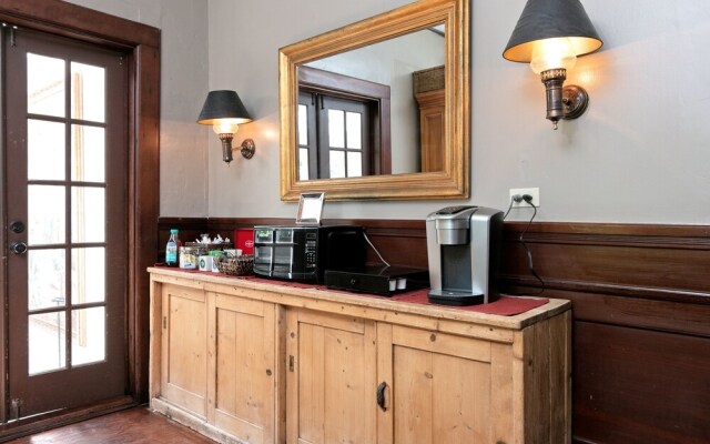 New Listing! The Darcy Suite At De La Vina Inn Studio Bedroom Hotel Room