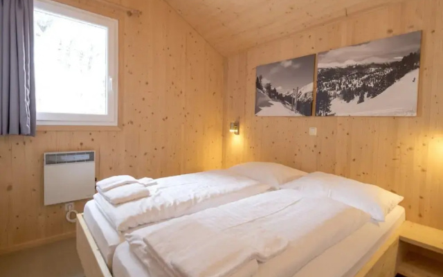 Charming Chalet With Indoor hot tub