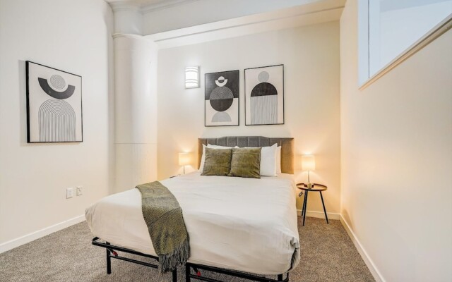 TWO CozySuites Apt w Skybridge Access 2