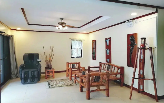 Avila's Hostel Moalboal near Beach