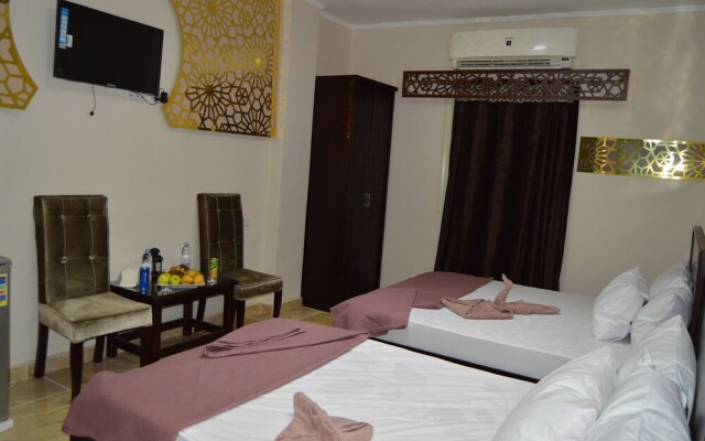 Comfort Pyramids Inn