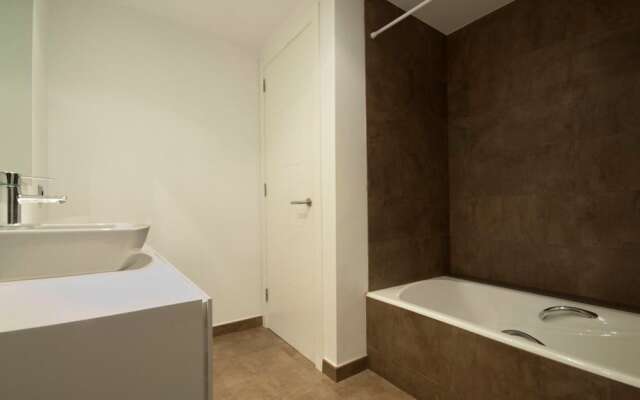 Apartment - 3 Bedrooms with Pool and WiFi - 107470