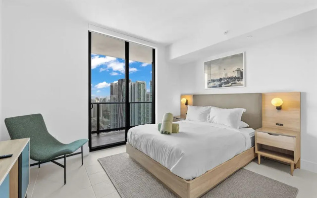 Luxury 45th-Floor Condo with City Views