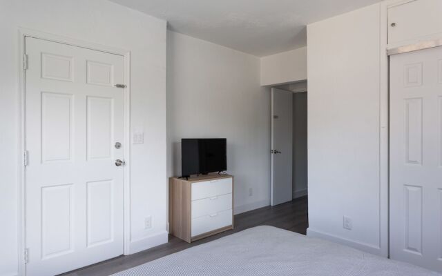 Cozy and Modern 2B-2B Home