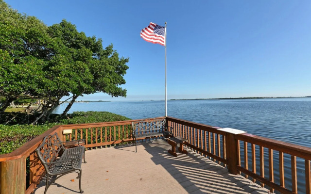 Runaway Bay Resort by BBG