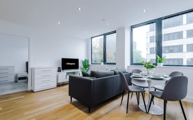 NEW Stylish Apartment Amazing Location Sleeps 4
