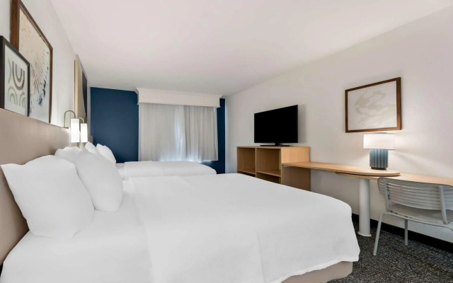 Spark by Hilton Tupelo