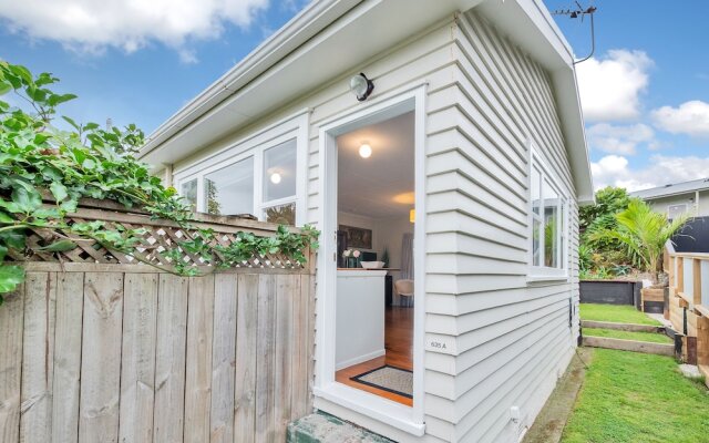 Sunny Grey Lynn Holiday Home