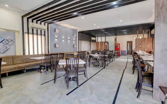 Fabhotel Heritage Palace