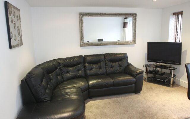 2 Bed Apt in Chorleywood Near Station