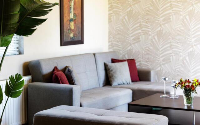 Villa Evie's -Spacious -4 apt'ς -with heated pool
