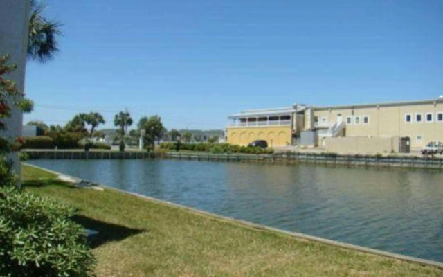 Shoreline Townhome by Holiday Isle