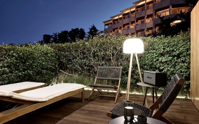 Cama Luxury Suites Kavouri