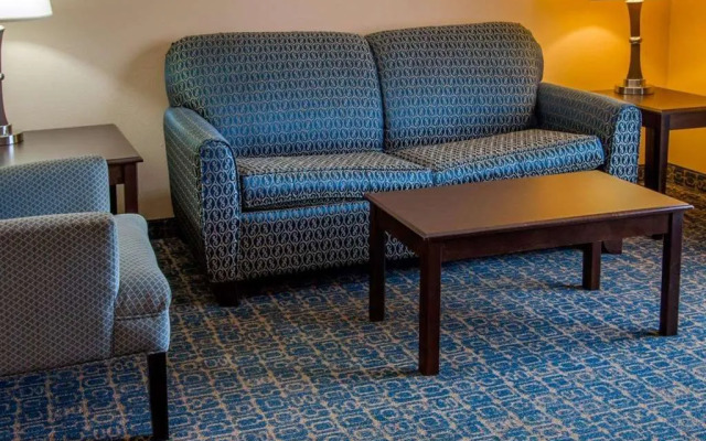 Comfort Suites Savannah Gateway I-95