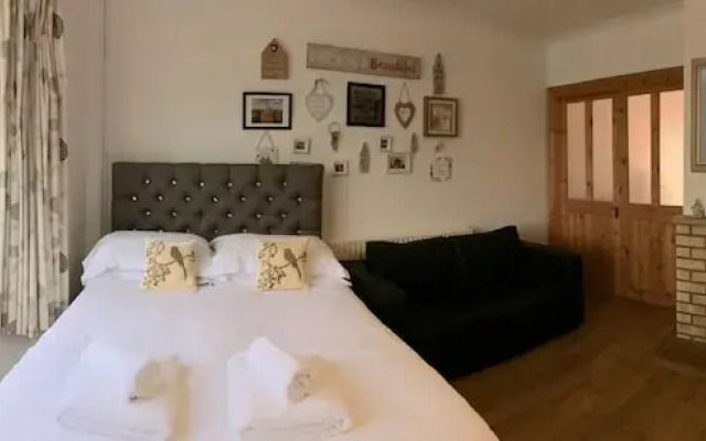 Cosy Inn Self-Contained Studio - Free Parking