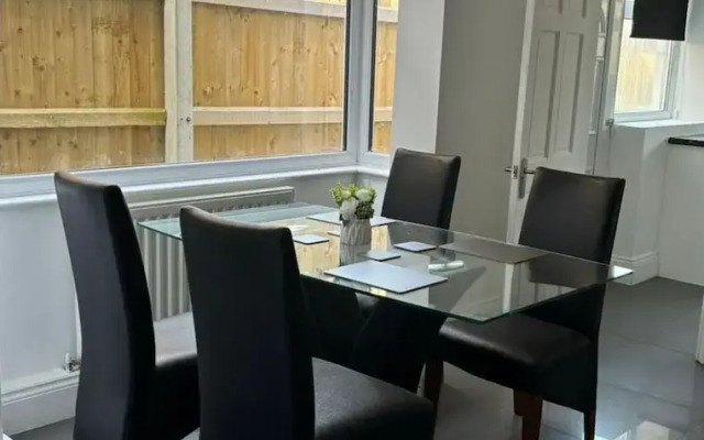 4 Bedroom Refurbished Workers Haven