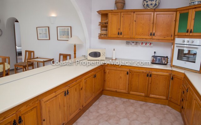 Designed 2 Bedroom Apartment In The Famous Spanish Steps Area