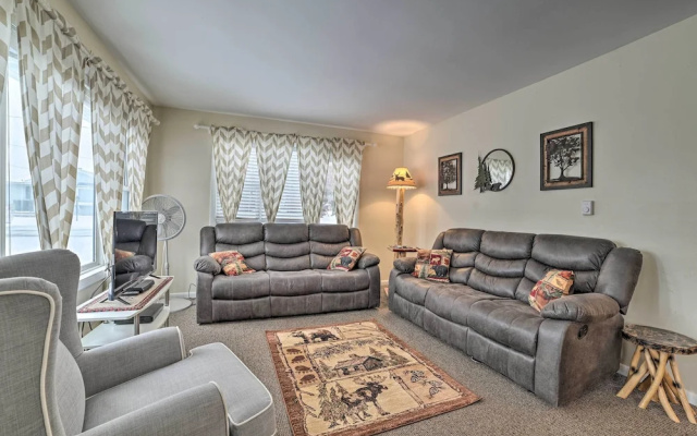 Cozy Houghton Lake Heights Cottage w/ Private Yard