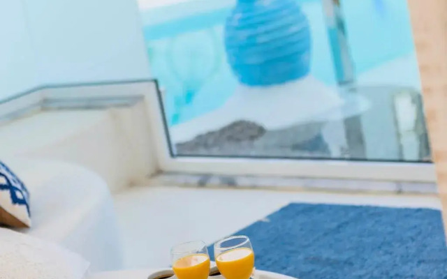 Kouros Home Hotel