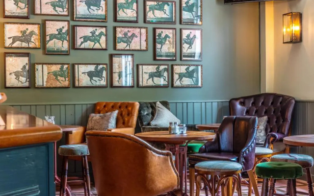 Greyhound Hotel