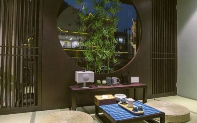 Floral Hotel Fenghuang Molan Riverview