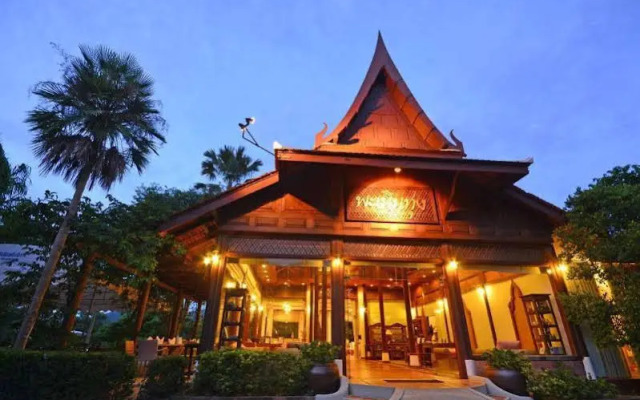 Petchvarin Resort and Spa