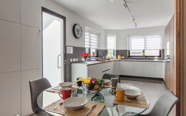 Exceptional Sunlit Apart Marsaskala Bay