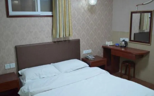 Junyi Chain Hotel (Nanjing South Railway Station Hongyun Avenue Subway Station)