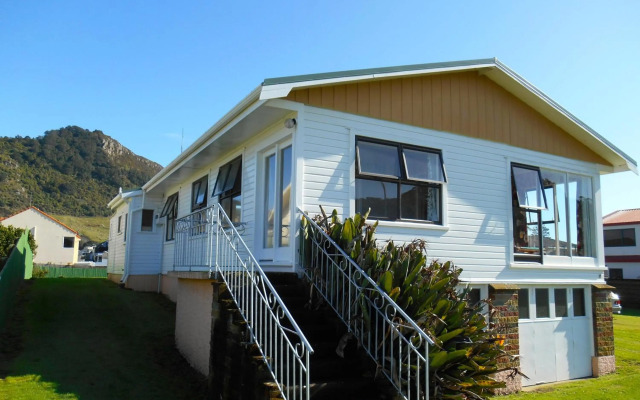 Bobs Bach - Mt Maunganui Bach