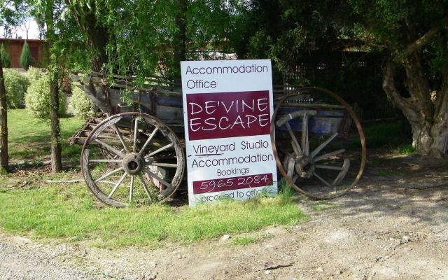 De'Vine Escape