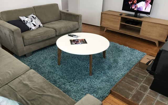 Family home on Clyde St – Guest Rooms – Hamilton