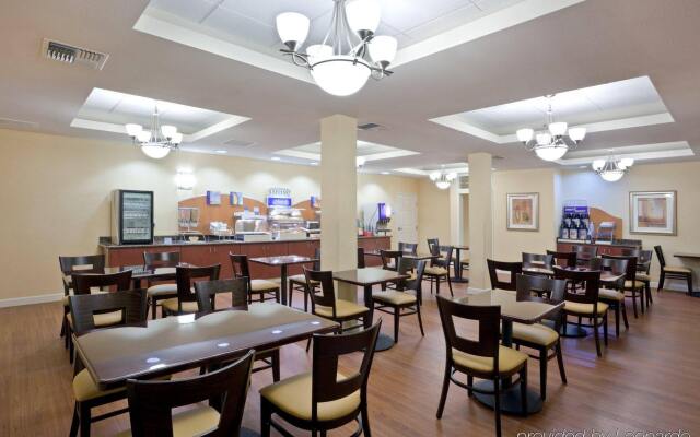 Holiday Inn Express & Suites Seattle North - Lynnwood by IHG