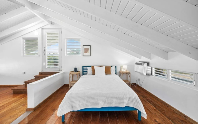 Golf Course Access Balcony Infinity Pool